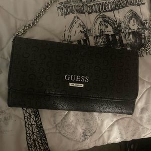 I’m selling this because I don’t usually use purses. It’s in perfect condition.